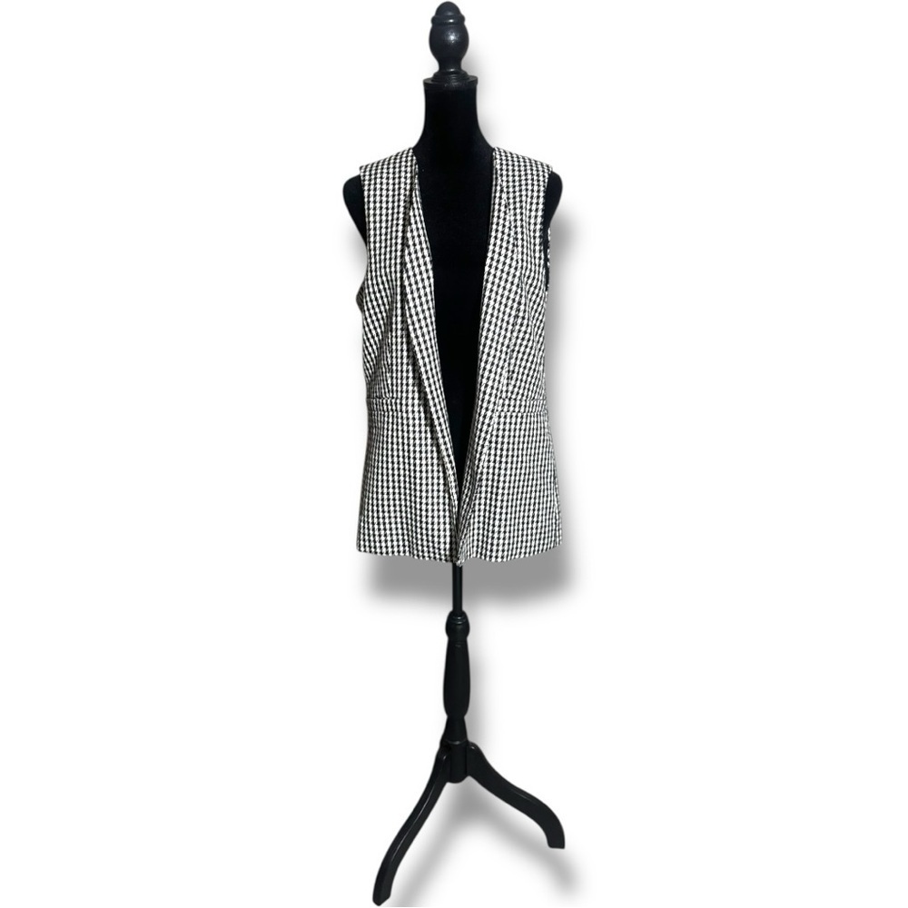 Sincerely Jules Black and Cream Houndstooth Open Patterned Vest - Picture 2 of 16